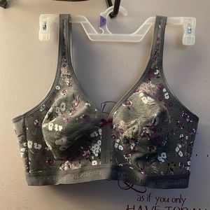 Cacique bra 42DD like new